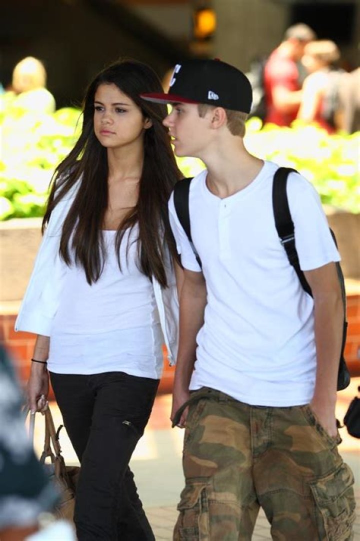 Justin Bieber & Selena Gomez Back Together — Couple reconciles after break up – Hollywood Life