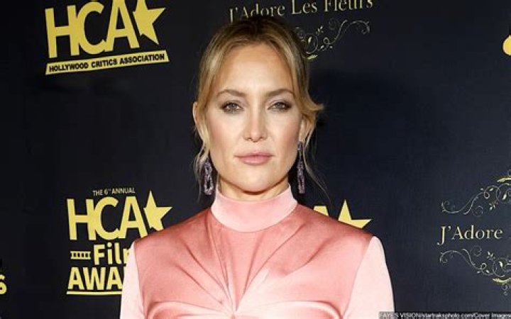 Kate Hudson, 42, Looks Toned While Showing Off Her Flexibility With Some ‘Crazy’ Hip Rotations
