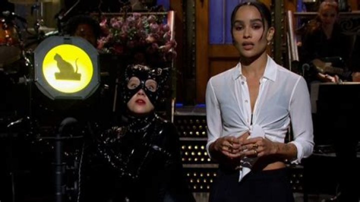 Kate McKinnon & More Crash Zoe Kravitz’s SNL Monologue As Cat Women – Hollywood Life