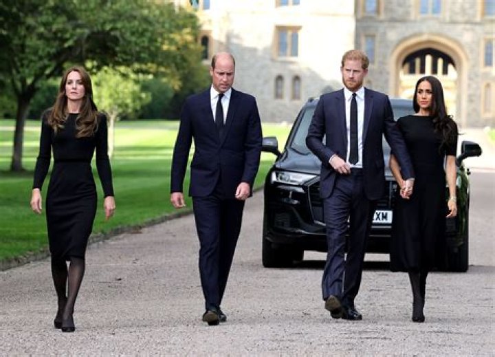 Kate Middleton’s First Photos After Prince Harry’s Memoir Released – Hollywood Life