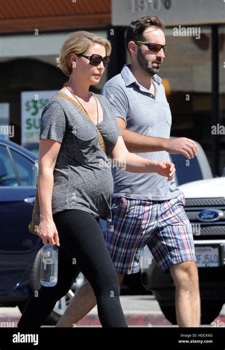 Katherine Heigl Flaunts Baby Bump At 6 Months Pregnant On Lunch Date With Josh Kelley