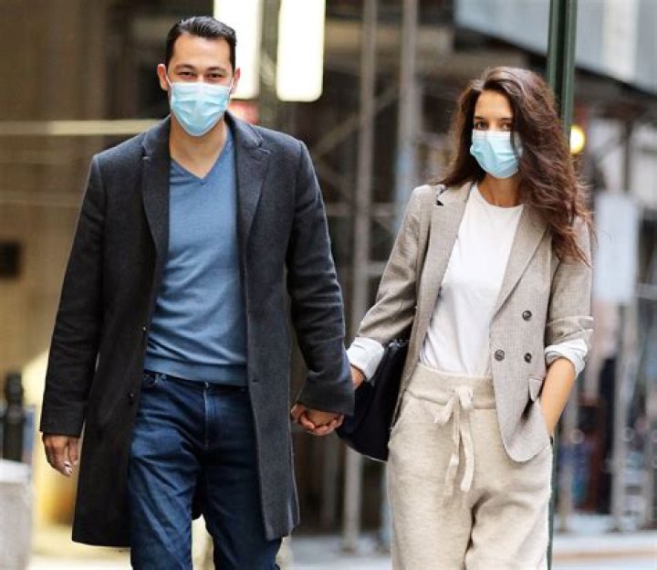 Katie Holmes & New BF Emilio Vitolo Jr. Hold Hands During Romantic Date Night In NYC — Pic