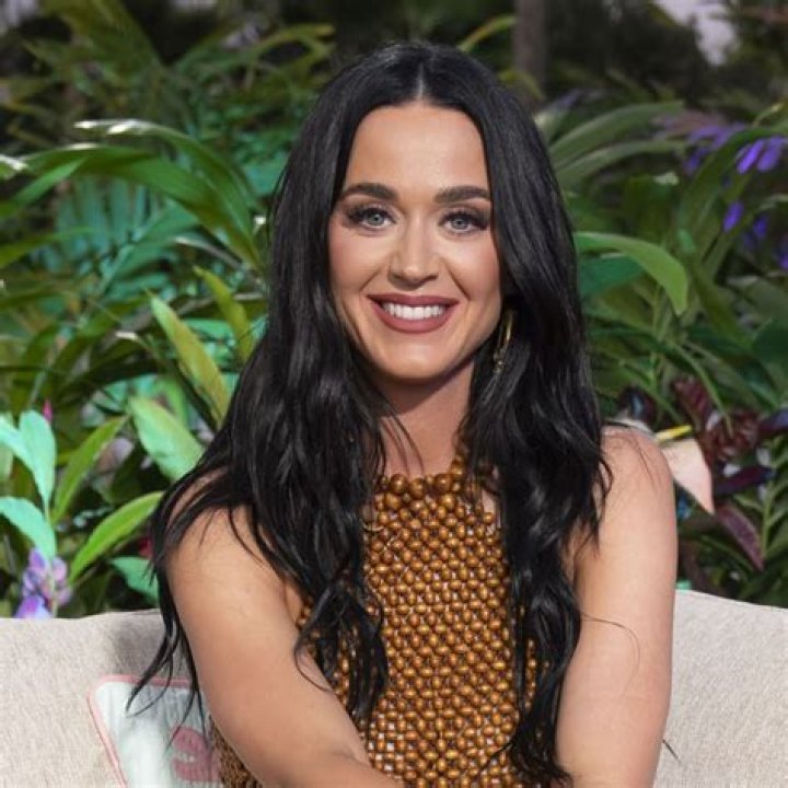 Katy Perry Rocks Floral Crop Top & Matching Skirt Shooting D&G Campaign In Italy: Photos