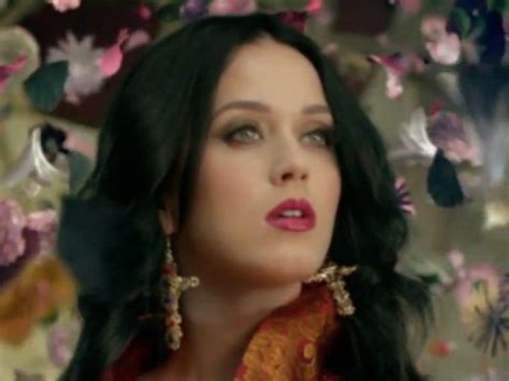 Katy Perry’s Gorgeous Berry Lip In ‘Unconditionally’ Video