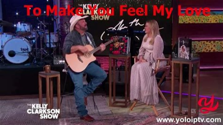 Kelly Clarkson Cries Over Garth Brooks ‘Make You Feel My Love’ Cover: Watch – Hollywood Life