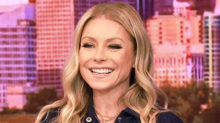 Kelly Ripa Leaving ‘Live’? Her Talk Show Future Revealed – Hollywood Life