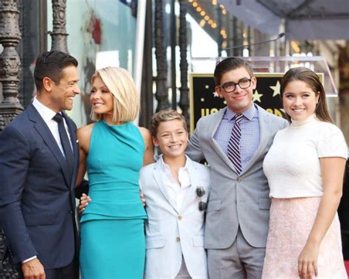 Kelly Ripa & Mark Consuelos Celebrate Son Michael’s 26th Birthday – Hollywood Life