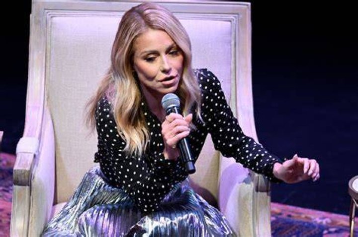 Kelly Ripa News, TV, Photos And Videos – Hollywood Life