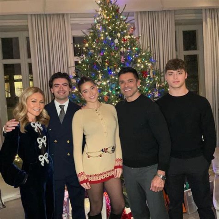 Kelly Ripa’s Cute Sons Michael, 21, & Joaquin, 15, Look Just Like Dad, 47, In Wild 3-Generation Pic