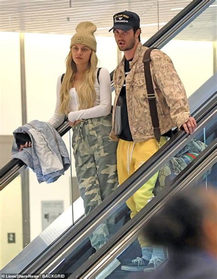 Kelsea Ballerini & Chase Stokes Pack On The PDA At LAX After Cozy Date Night In Nashville: Photos