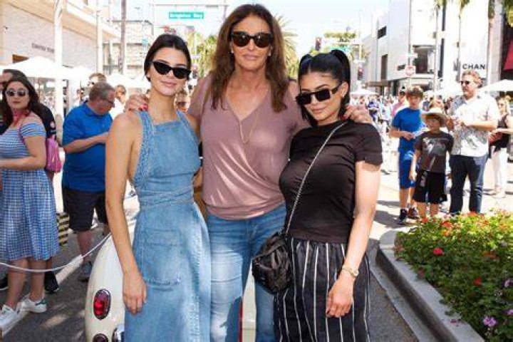 Kendall & Caitlyn Jenner Twin In Black As They Step Out For Malibu Lunch Date