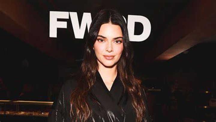 Kendall Jenner Goes On Solo Aspen Outing & Sparks Split Speculation – Hollywood Life