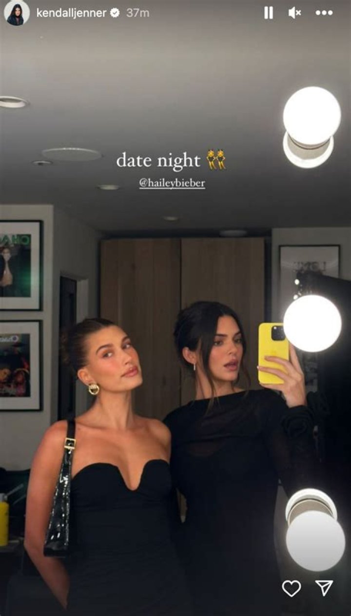 Kendall Jenner & Hailey Baldwin Reveal Reading Boyfriend Text Messages – Hollywood Life