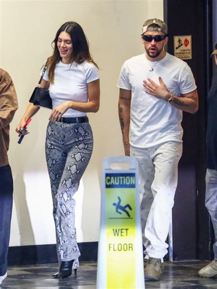 Kendall Jenner Rocks Snakeskin Pants For Bad Bunny Date Night – Hollywood Life