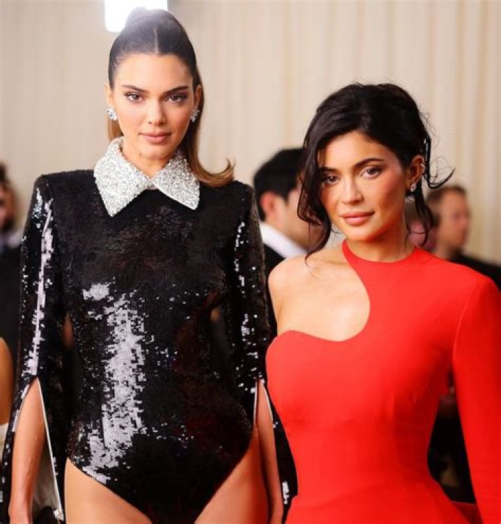 Kendall Vs Kylie Jenner: Who Has Had The Hottest PDA Pics With Their Boyfriends?