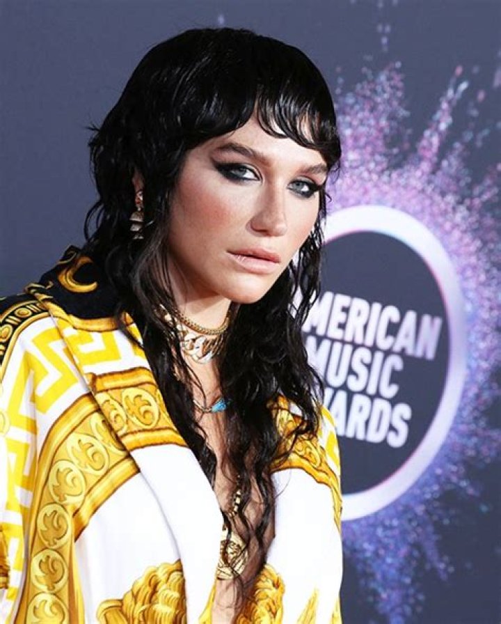 Kesha Poses Naked In A Creek & Promotes Her New Album: Photo – Hollywood Life
