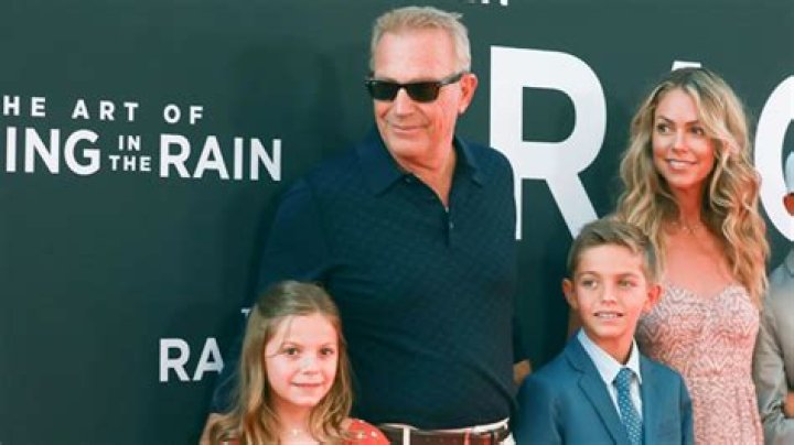 Kevin Costner Attends Taylor Swift Concert Amidst Divorce – Hollywood Life