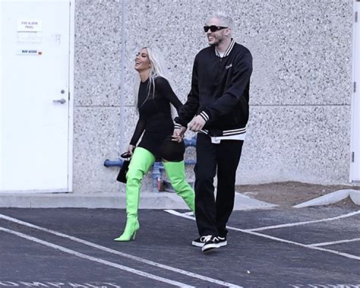 Kim Kardashian & Pete Davidson Holding Hands: Photos – Hollywood Life