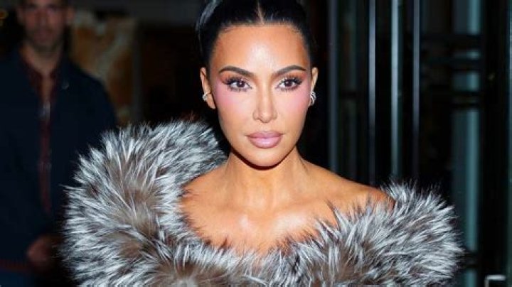 Kim Kardashian Poses In 60’s Inspired Burberry Bikini — Pic – Hollywood Life