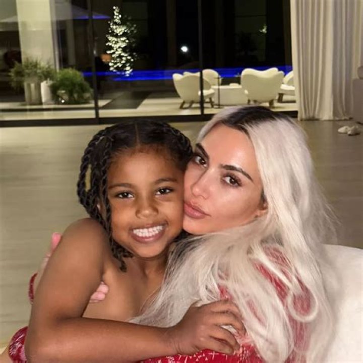 Kim Kardashian Rocks Natural Hair Without Extensions Or Wigs: Video – Hollywood Life
