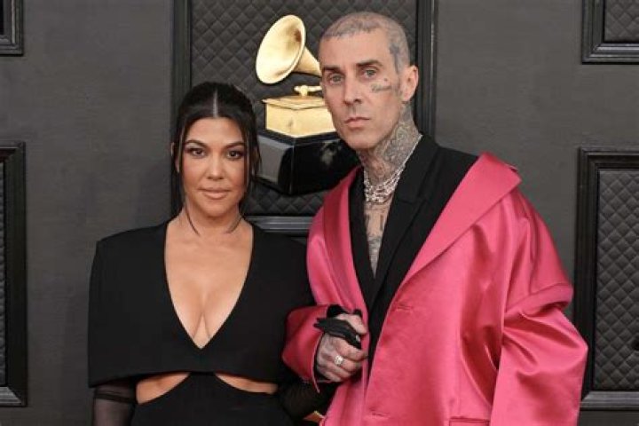 Kim & Kourtney Kardashian Trying to Find Khloé A ‘Friend’ Of Pete Davidson & Travis Barker’s To Date