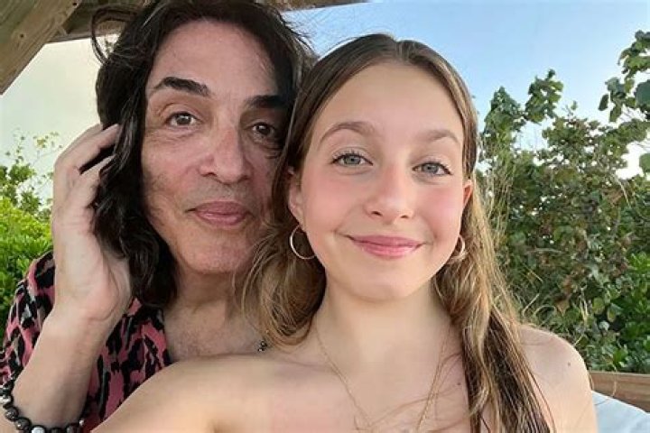 KISS’s Paul Stanley In Rare Makeup-Free Selfie With Daughter: Photo – Hollywood Life