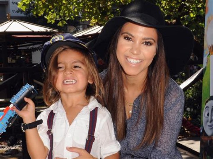 Kourtney Kardashian Chows Down With Her 3 Kids Plus Their Cousins North & Saint For A ‘Picnic In The Pickup’