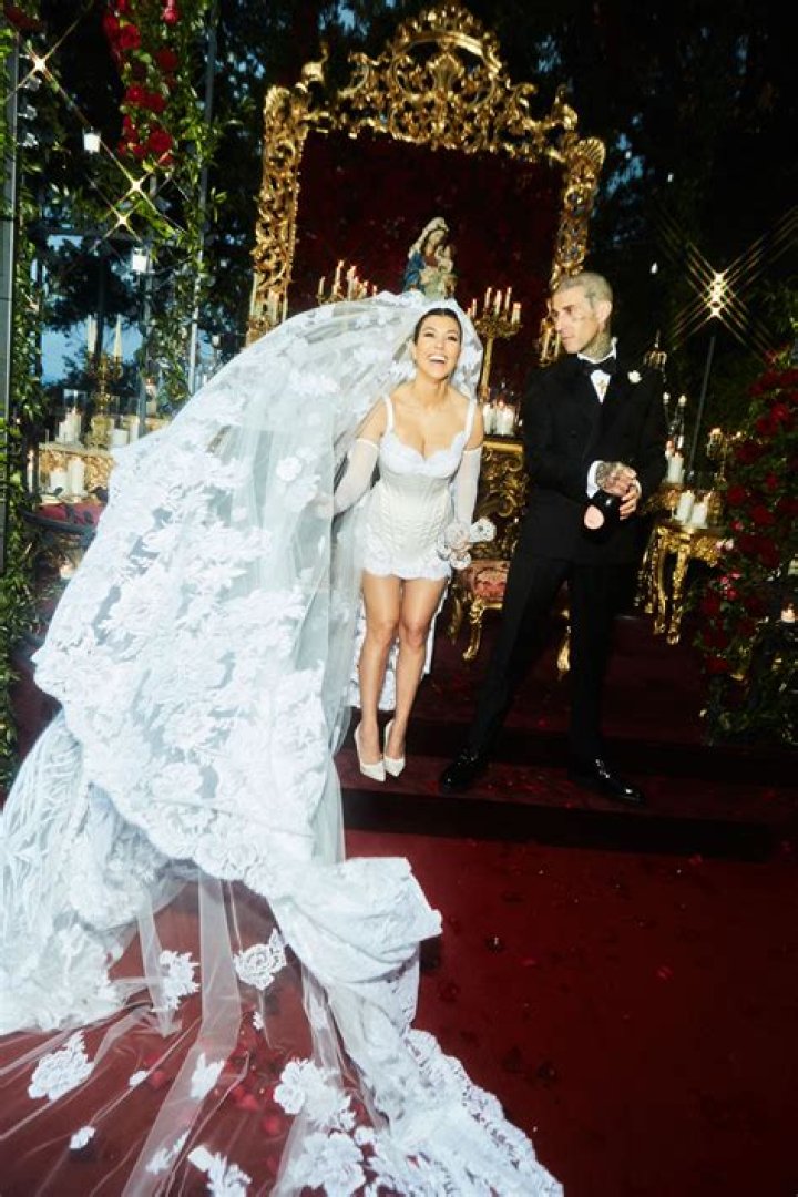 Kourtney Kardashian & Travis Barker & More Couples Who’ve Gotten Married In Vegas Weddings