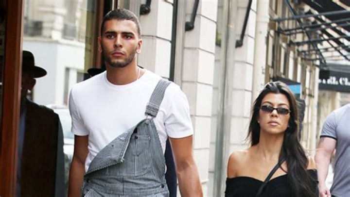 Kourtney Kardashian & Younes Bendjima Go Public On ‘KUWTK’ With A Sweet Kiss