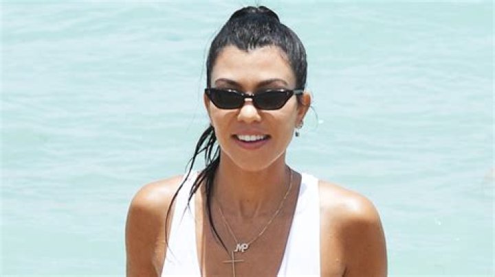 Kourtney & Khloe Kardashian Body Photos — See The Pics