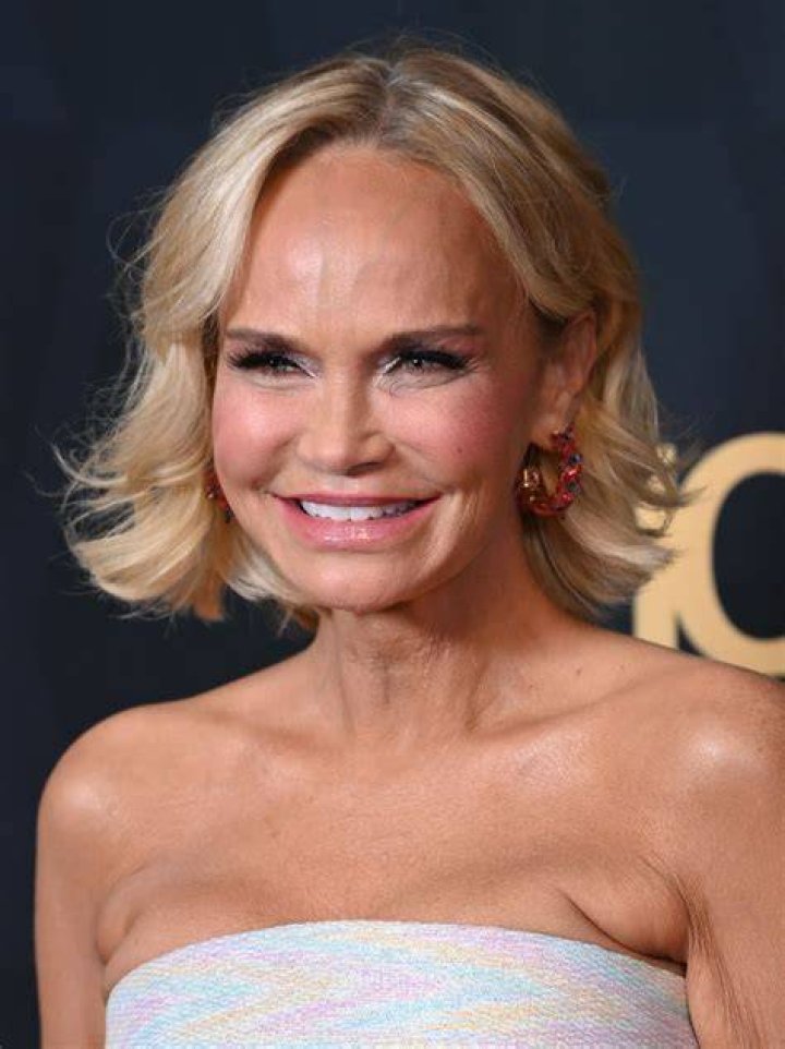 Kristin Chenoweth Celebrity Profile – Hollywood Life