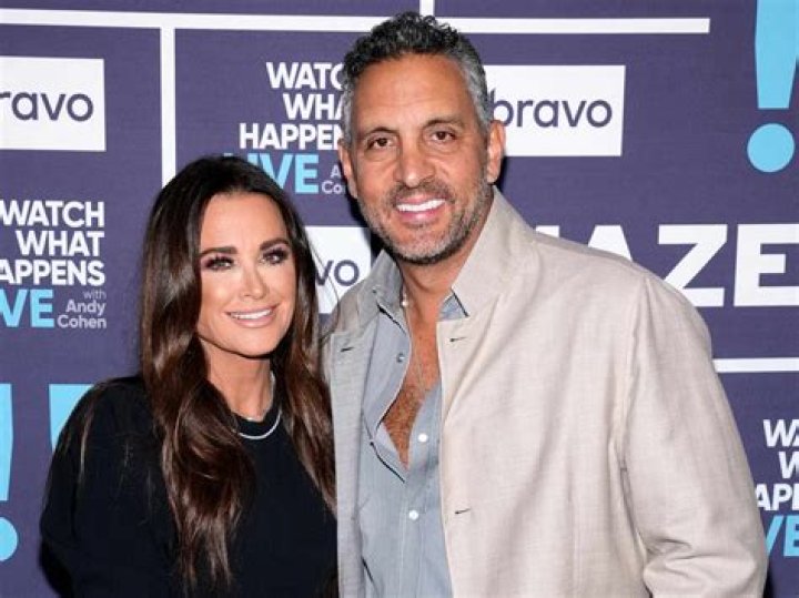 Kyle Richards & Morgan Wade Snuggle Up at ‘WWHL’ Amid Denials She Encouraged Ex Mauricio Umansky to Date: Watch