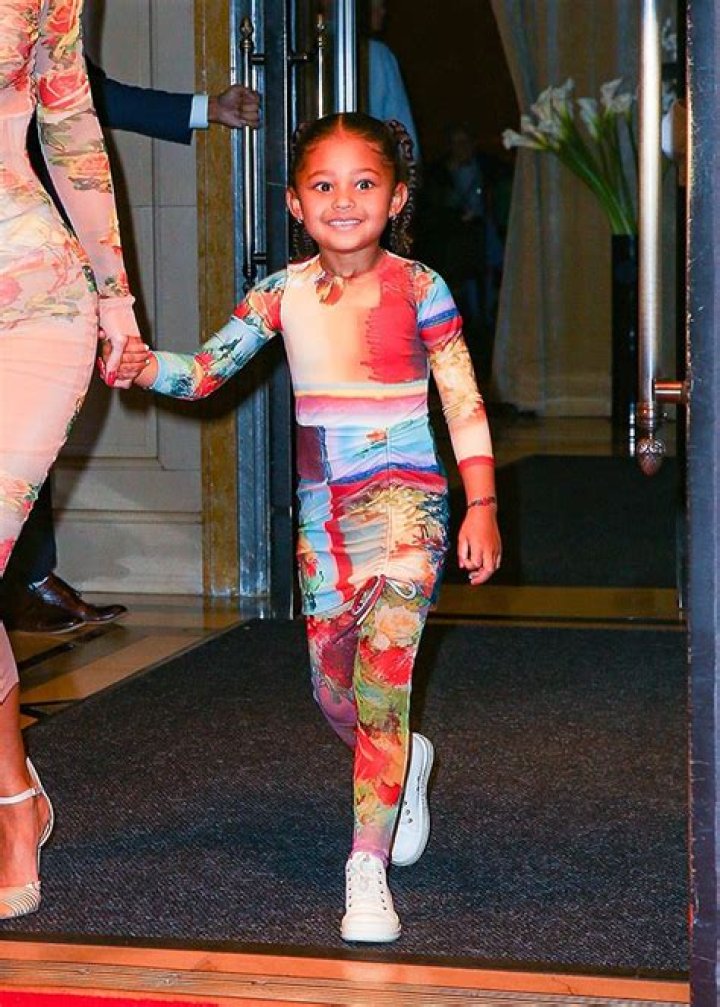 Kylie Jenner & Daughter Stormi Nearly Twin In Colorful Outfits: Photos – Hollywood Life