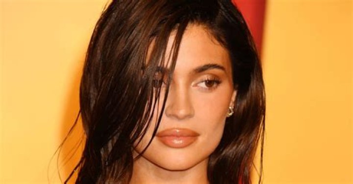 Kylie Jenner Fans Furious Over Quality Of Brushes In Her Lip Glosses — Shocking Pics
