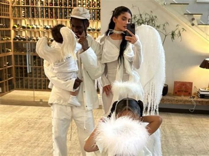 Kylie Jenner Gives Travis Scott A Romantic Kiss While Throwing Him Wild Birthday Party — Pic