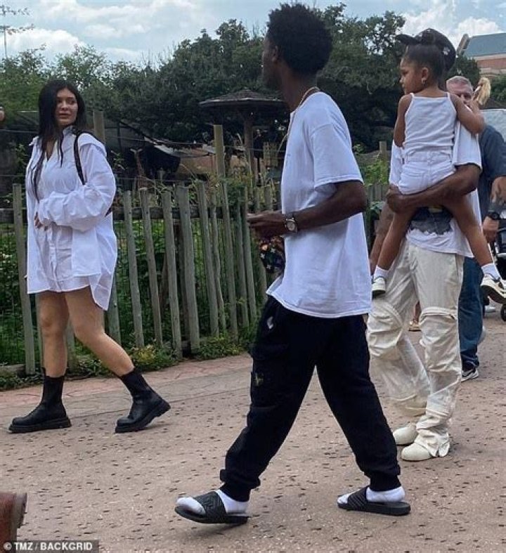 Kylie Jenner Hides Her Baby Bump Under Baggy Shirt At Houston Zoo With Travis & Stormi