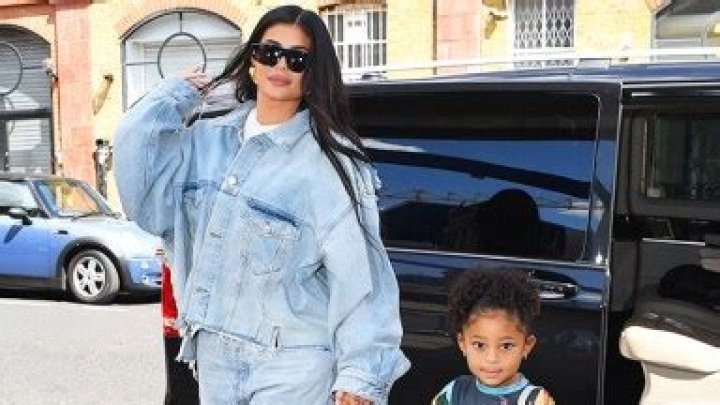 Kylie Jenner Juggles The Karjenner Cousins – Stormi, Chicago, True, & Dream – At Disneyland