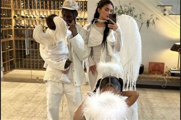 Kylie Jenner Rates Halloween Costumes & Talks About Travis Scott – Hollywood Life