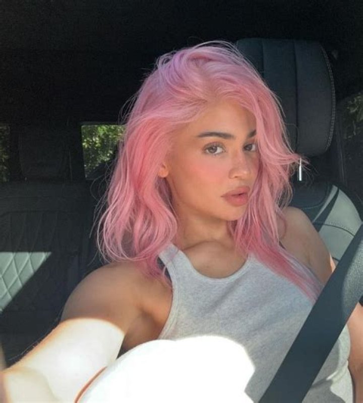 Kylie Jenner’s Light Pink Hair — How To Try The Makeover At Home – Hollywood Life
