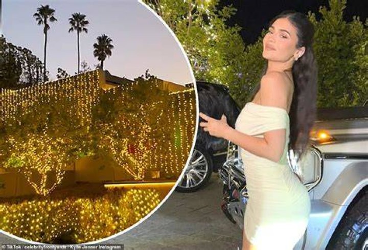 Kylie Jenner Shows Off Elaborate Christmas Lights Outside Home: Video – Hollywood Life