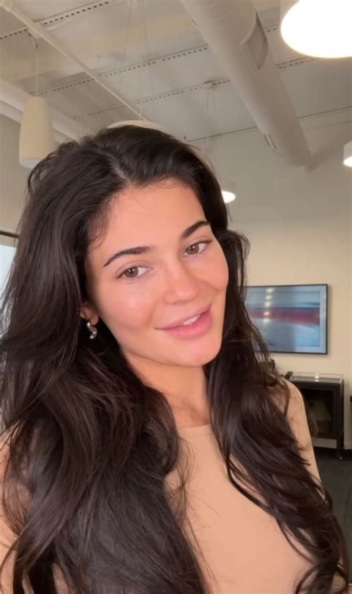 Kylie Jenner Shows Off Short, Honey-Blonde Hair In New Makeup-Free Video