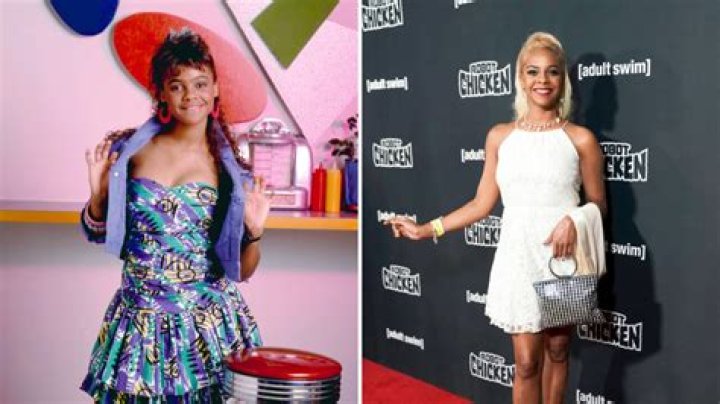 Lark Voorhies & ‘Saved By The Bell’ Co-Stars Mourn Dustin Diamond After Dying Of Lung Cancer