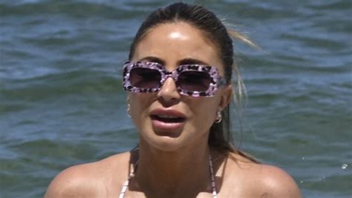 Larsa Pippen Lounges By A Pool In Sexy Swimsuit With Cutouts — Pic – Hollywood Life
