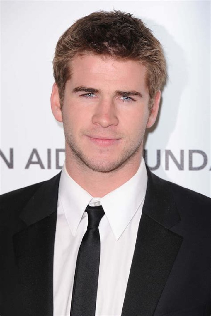 Liam Hemsworth Posts Sexy Bedroom Snap & Encourages Everyone To Stay At Home