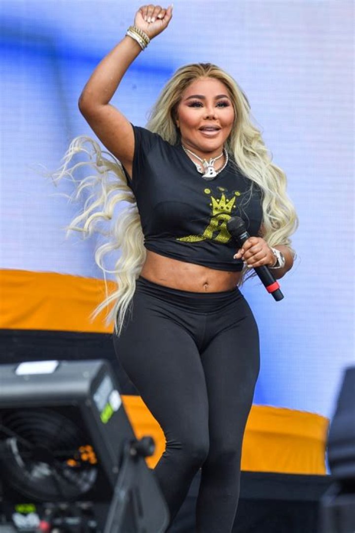 Lil’ Kim Rocks Shorts & Crop Top At Lovers & Friends Festival: Photos – Hollywood Life