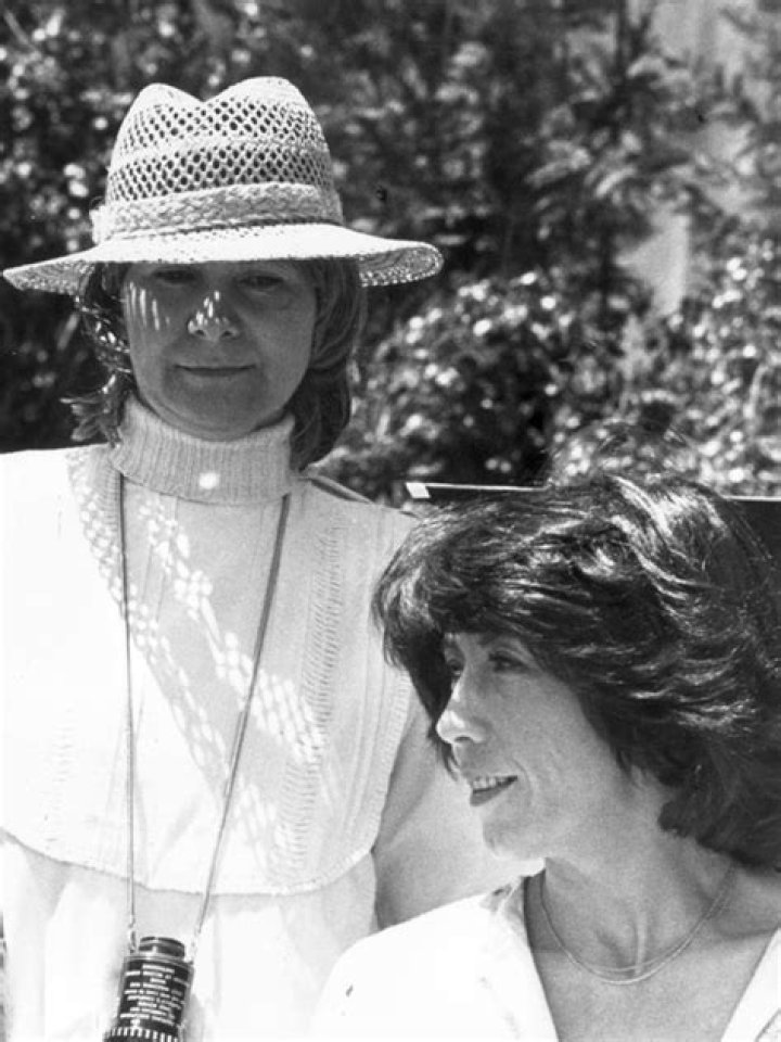 Lily Tomlin Married Jane Wagner — Actress Weds Partner On NYE After 42 Years – Hollywood Life