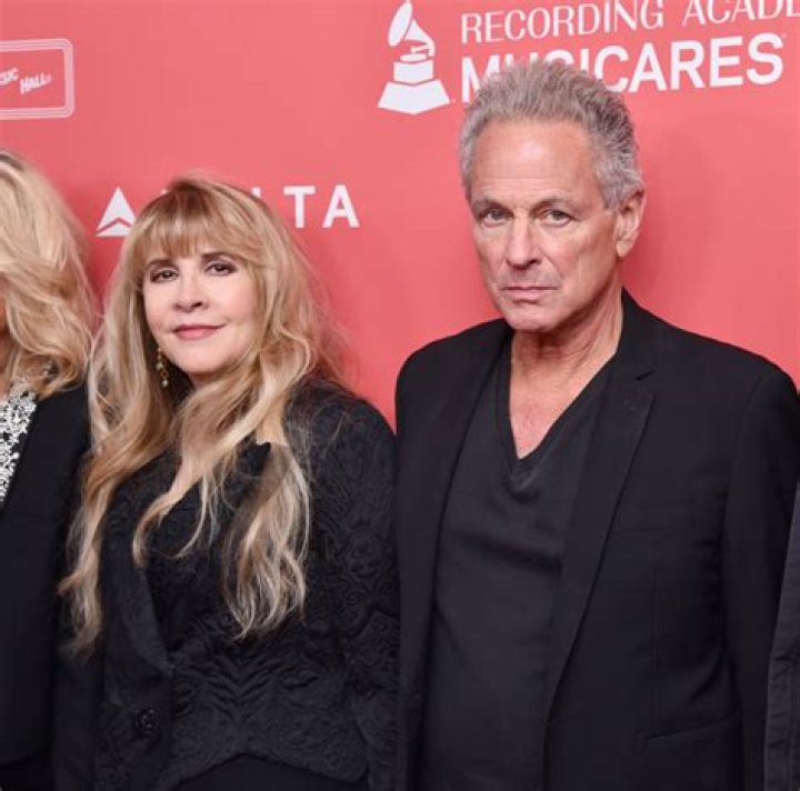 Lindsey Buckingham Says Ex Stevie Nicks May Not Be ‘Over’ Him – Hollywood Life