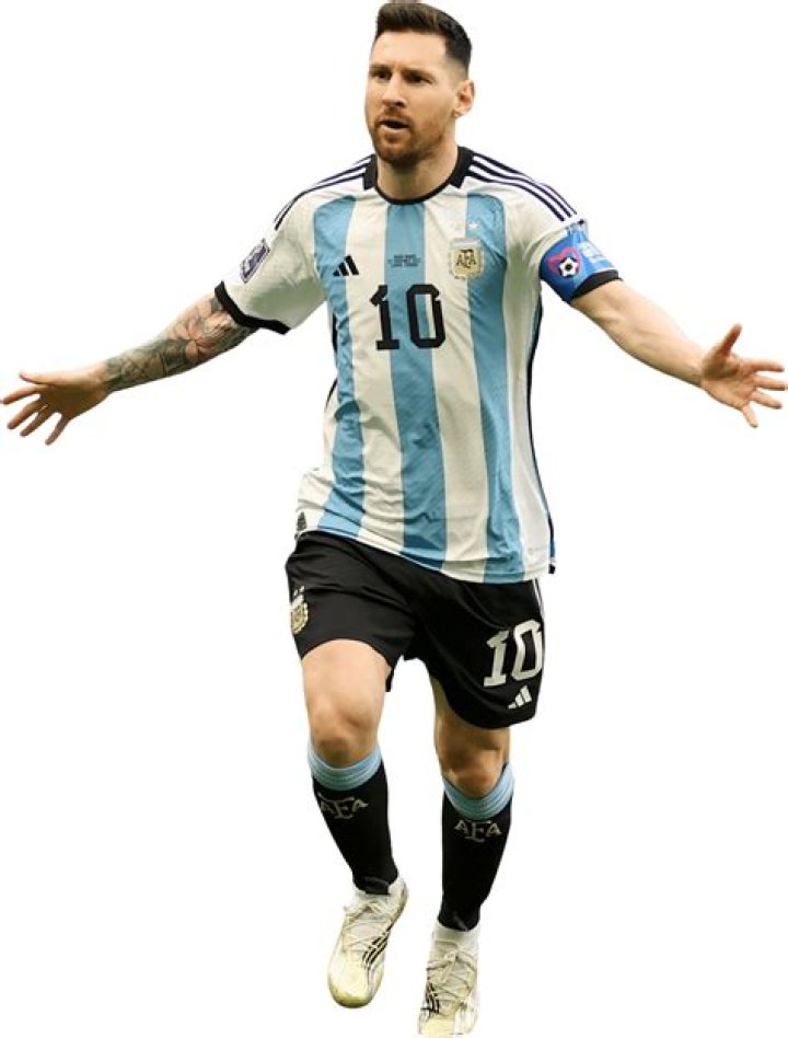 Lionel Messi — See Pics Of The Soccer Player – Hollywood Life