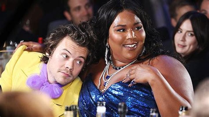 Lizzo Crashes Harry Styles’ Set At Coachella Weekend 2: Watch – Hollywood Life