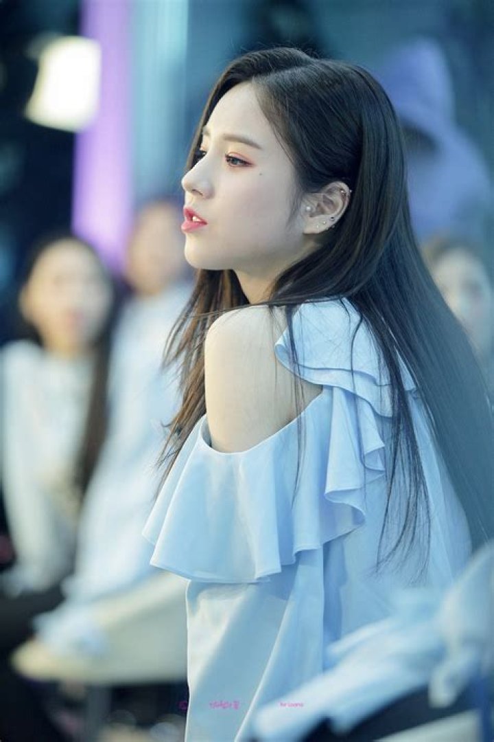 LOONA’s Heejin Turns 18 & Fans Are Showering The K-Pop Star With Love — Sweet Tweets